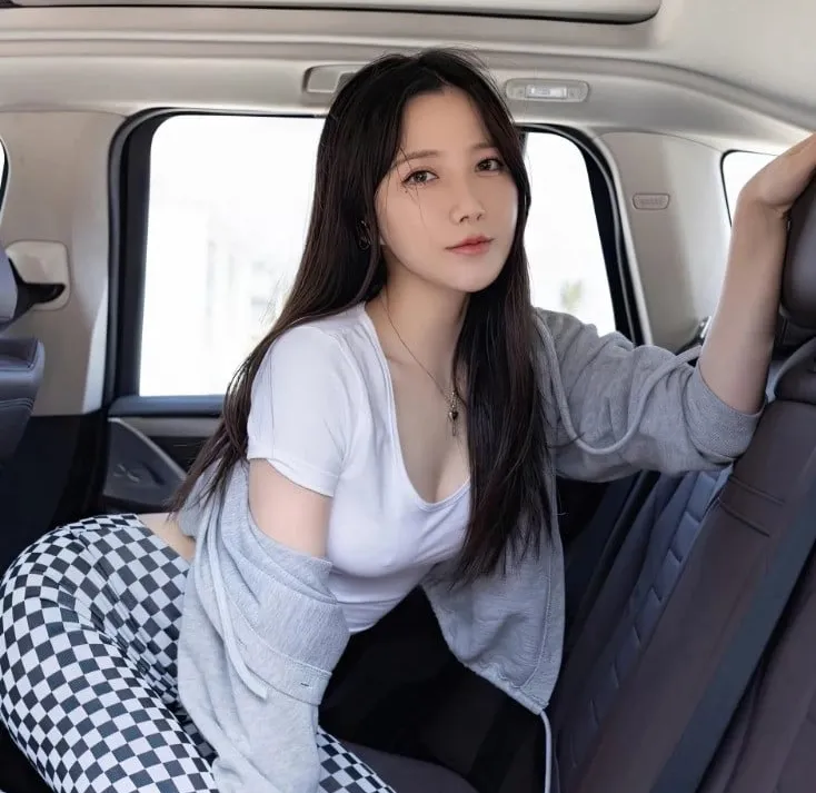 오빠..차에서 한판?